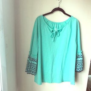 ST. JOHN’S BAY Size XL Embroidered Sleeve Blouse